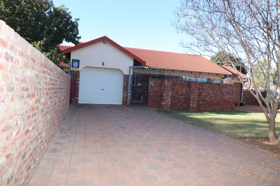To Let 3 Bedroom Property for Rent in Meiringspark North West